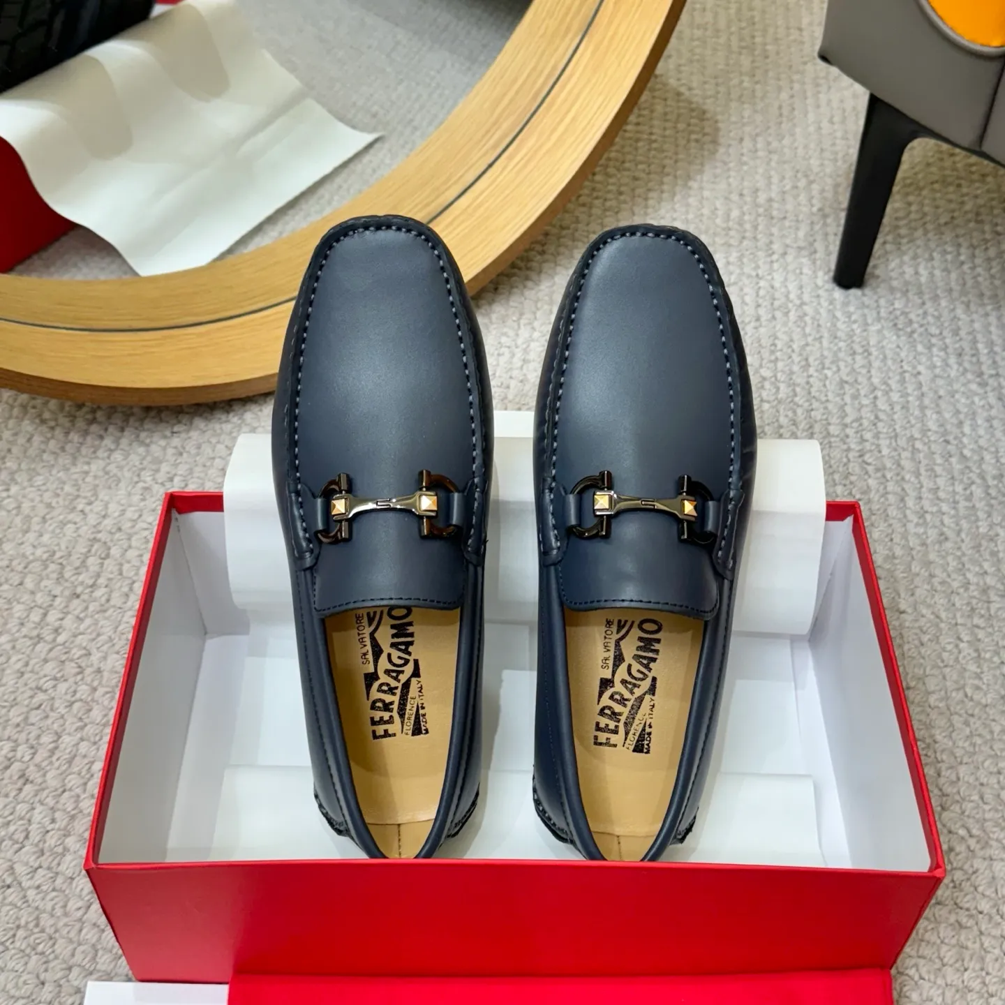 Men's men's shoes 💰420 (Yangli) Ferragamo 〰Ferragamo 2⃣️0⃣️2⃣️5️⃣ New series 👊🏻 Upper 🇮🇹 Italian imported calfskin, original outsole molding. Water-dyed sheepskin lining. The identity of every successful man is set off, and the upper and lower shoes are elegant and stable🚶🏻🚶🏻The high-end custom counter original replica is an eternal classic🔍️Number of codes: 38-46 with counter packaging